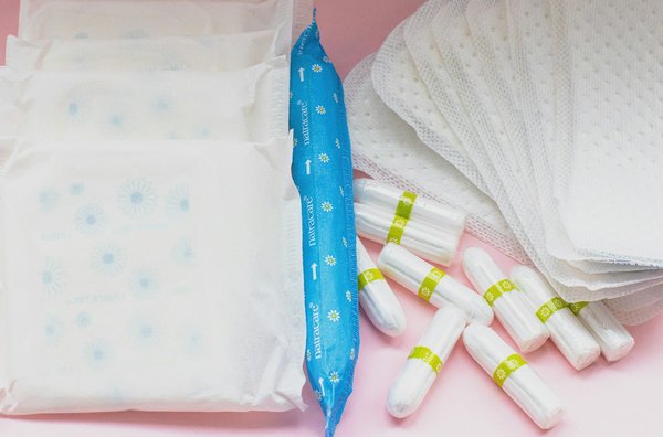 Quelles sont les méthodes douces pour réguler le cycle menstruel sans l'utilisation d'hormones synthétiques ?
